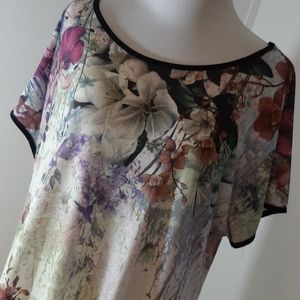 Roz & Ali Top Floral design Large